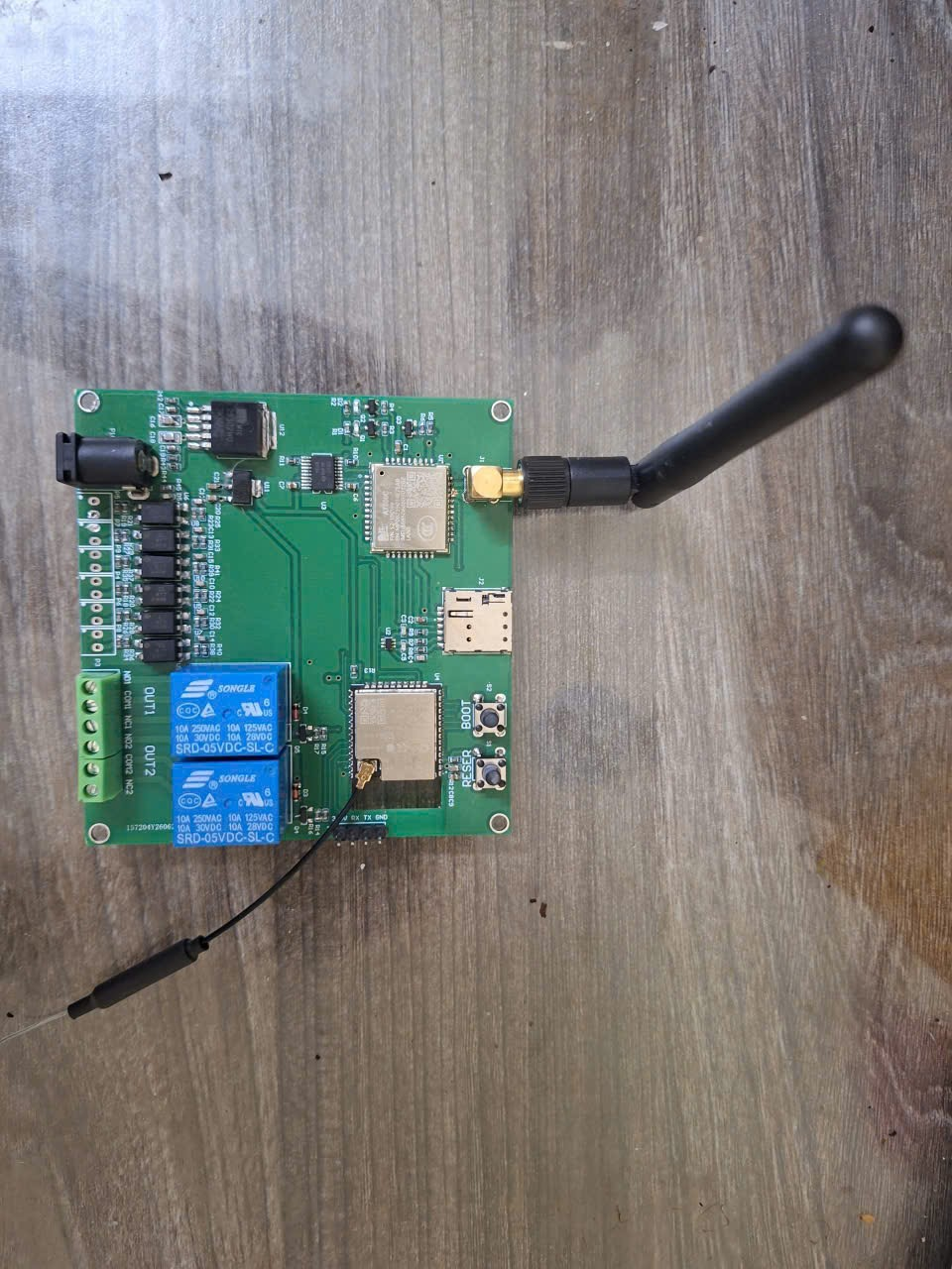 Bo mạch thiết bị 4GSAFE với module SIM 4G và relay