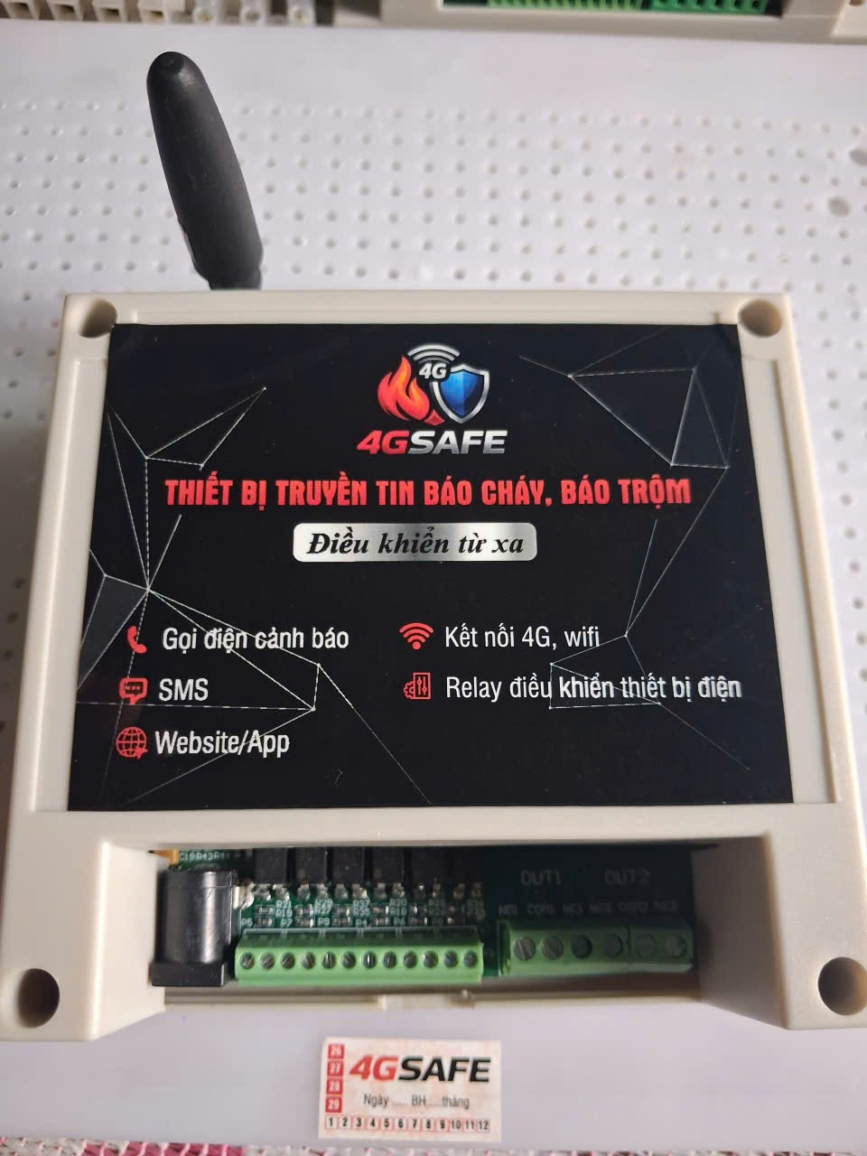 Mặt trước thiết bị truyền tin 4GSAFE